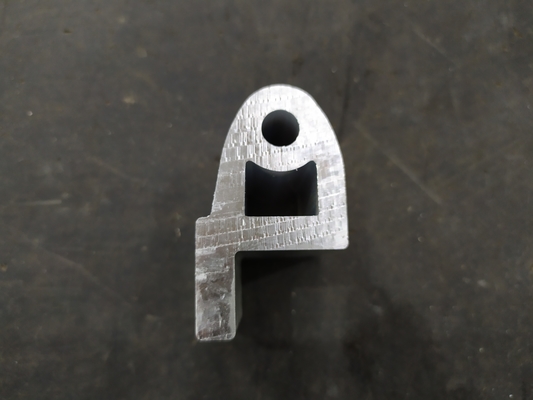 6063 Liga de alumínio Partes de perfis de extrusão originais personalizadas com usinagem CNC