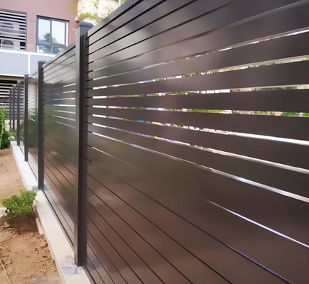 Cercas de privacidade de jardim ao ar livre com painéis horizontais de laje de alumínio de grau 6063 e design