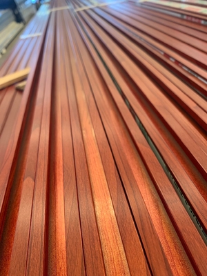 Perfis de alumínio de cor de madeira decorativa com temperatura T3-T8 e espessura 0,8 mm-2,0 mm