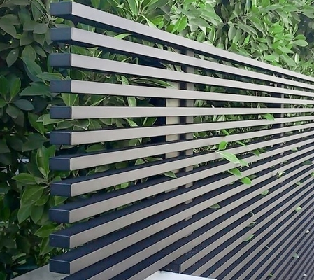 Cercas de tubos verticais de liga moderna de jardim preto com serviço de corte e revestimento em pó