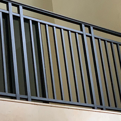 Painéis de cerca de piscina de alumínio de quintal com comprimento personalizado e design de instalação fácil