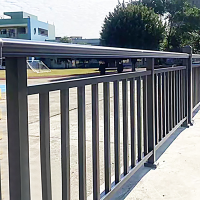 Painéis de cerca de piscina de alumínio de quintal com comprimento personalizado e design de instalação fácil