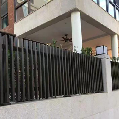 Portão de vedação personalizado com 5,8-6,0M comprimento T5 Grelha de alumínio preto