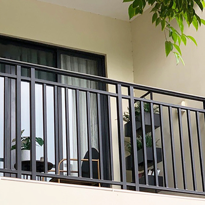 Portão de vedação personalizado com 5,8-6,0M comprimento T5 Grelha de alumínio preto