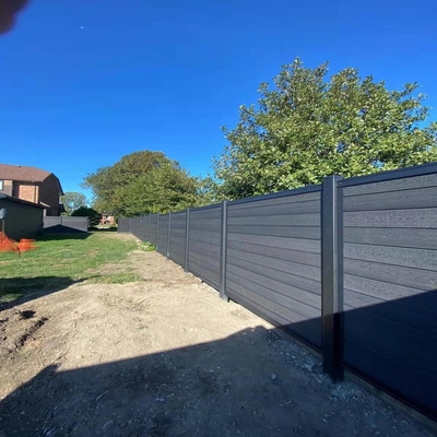 Jardim exterior privacidade de alumínio e painel de WPC vedação porta de parede porta com espessura de 0,30 mm