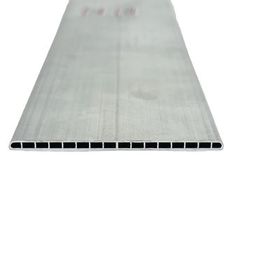 Descolagem de painéis planos extrudidos de alumínio e prata para construção de grandes dimensões