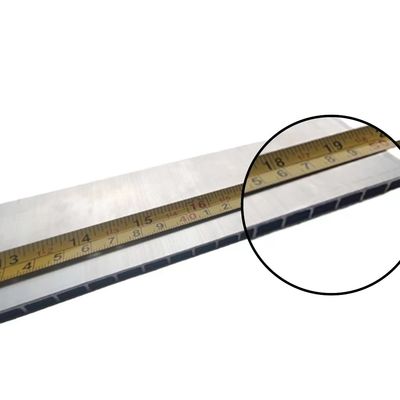 Descolagem de painéis planos extrudidos de alumínio e prata para construção de grandes dimensões