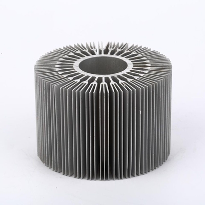 Perfuração de perfuração extrudido de alumínio dissipador de calor 0,8 mm-2,0 mm para máquinas por Shengxin