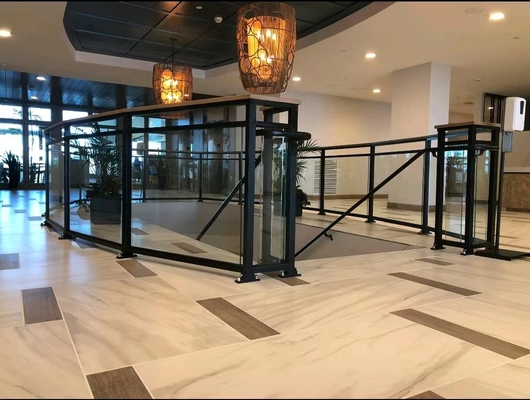 Profissionais de decoração de alumínio dourado e preto para moldura de porta deslizante e armário versátil