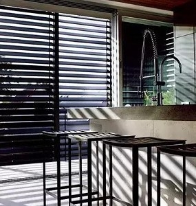 Cortinas de rolos de telhado Cortinas interiores isoladas com compatibilidade com janelas angulares