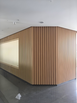 Pedido do cliente Profissionais decorativos de parede de fundo de alumínio com grãos de madeira
