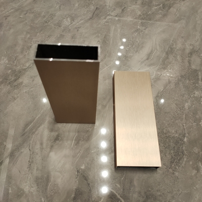 Tubos retangulares de titânio anodizante escovados Profil de liga de alumínio de design moderno