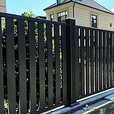 Sistema de Cercas de Alumínio Painel decorativo de porta em preto com serviço de corte disponível