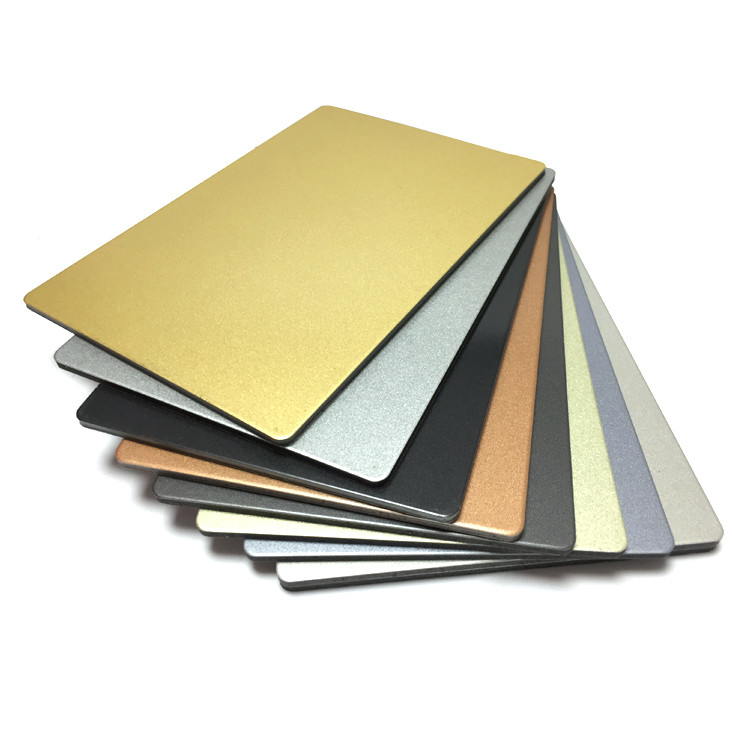 Materiais de portas de liga de alumínio de cores personalizadas painéis de parede ACP para aplicação externa