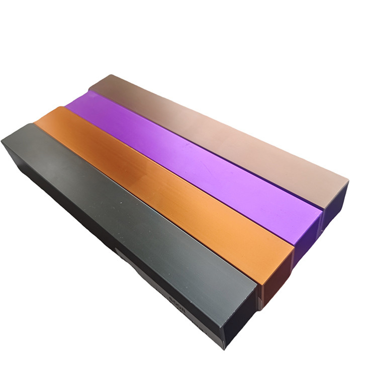 Perfil de extrusão de alumínio com superfície anodizada colorida para linha decorativa Dorado